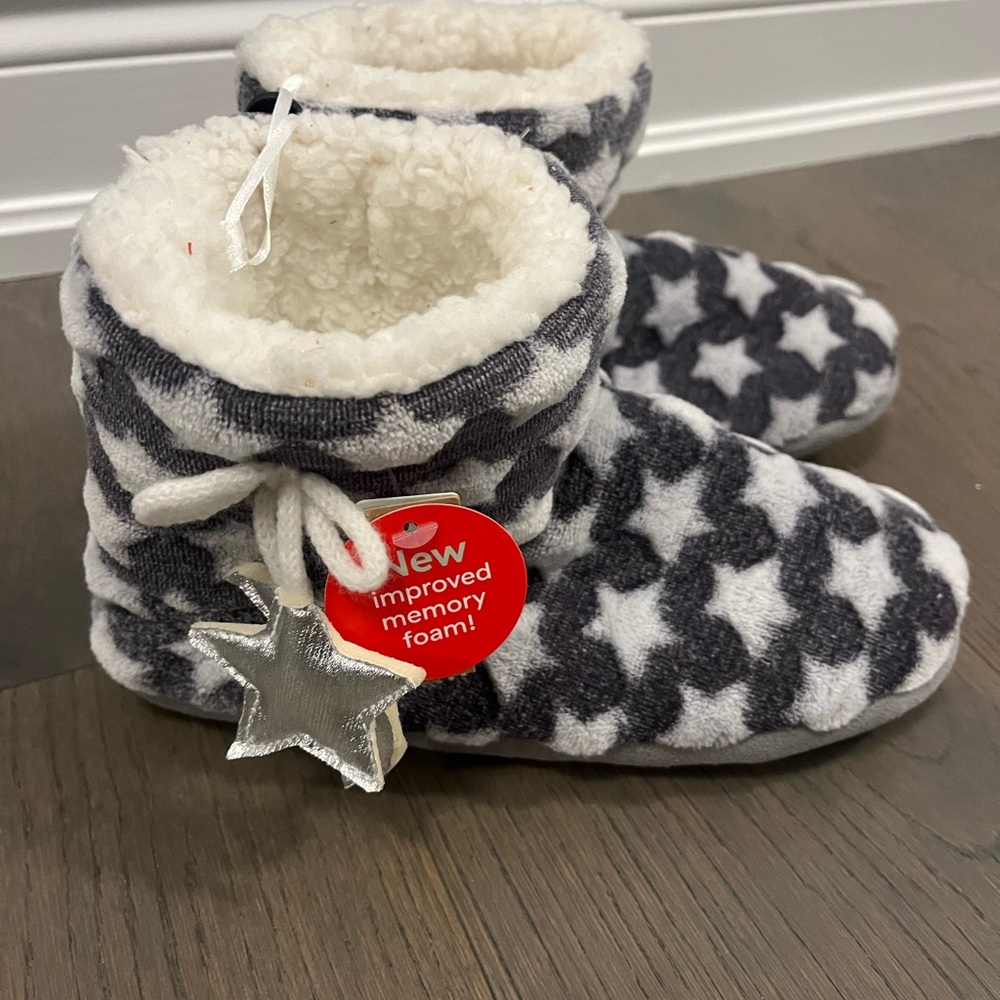 Ardene warm indoor booties sz 7/8 NWT